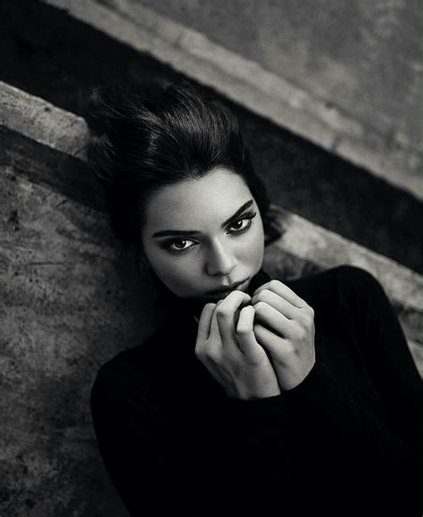 Kendall Jenner para a web com ensaio P&B 